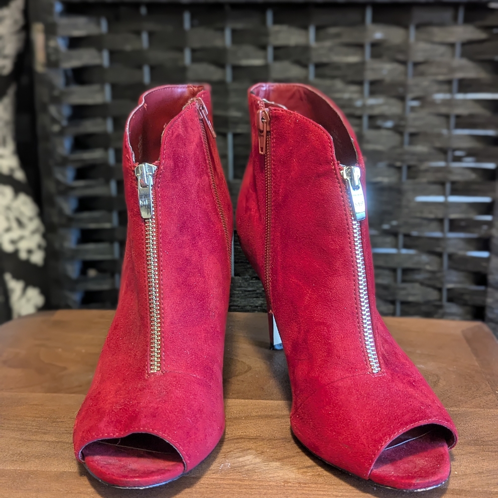Marc Fisher Women's Red Peep-Toe Ankle Boots Suede Look Office Chic Sz 9.5 - Picture 5 of 8